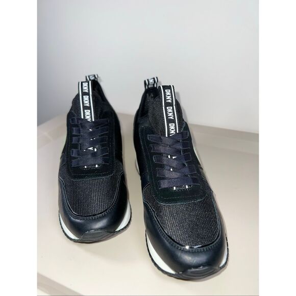 DKNY sneakers size 8.5 - Picture 3 of 9